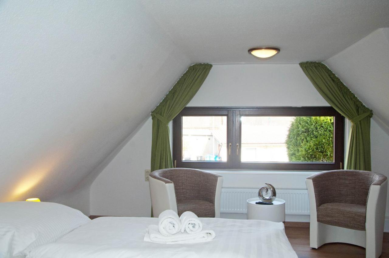 Wg Bernstein - Reetdachhaus - Ruhe Und Seeblick Sellin  Exterior foto